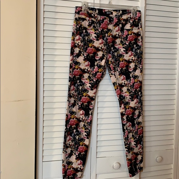 BDG Floral Ankle Jeans - Picture 2 of 8
